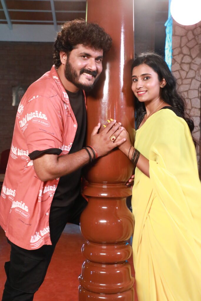 'ಗೋಪಿಲೋಲ'ನ ಹೊಸ ಗಾನಬಜಾನ… ಇದ್ದಕ್ಕಿದ್ದಂಗೆ ಪ್ರಪಂಚವೆಲ್ಲಾ ಎಂದು ಹೆಜ್ಜೆ ಹಾಕಿದ ಮಂಜುನಾಥ್ ಅರಸು -ನಿಮಿಷಾ